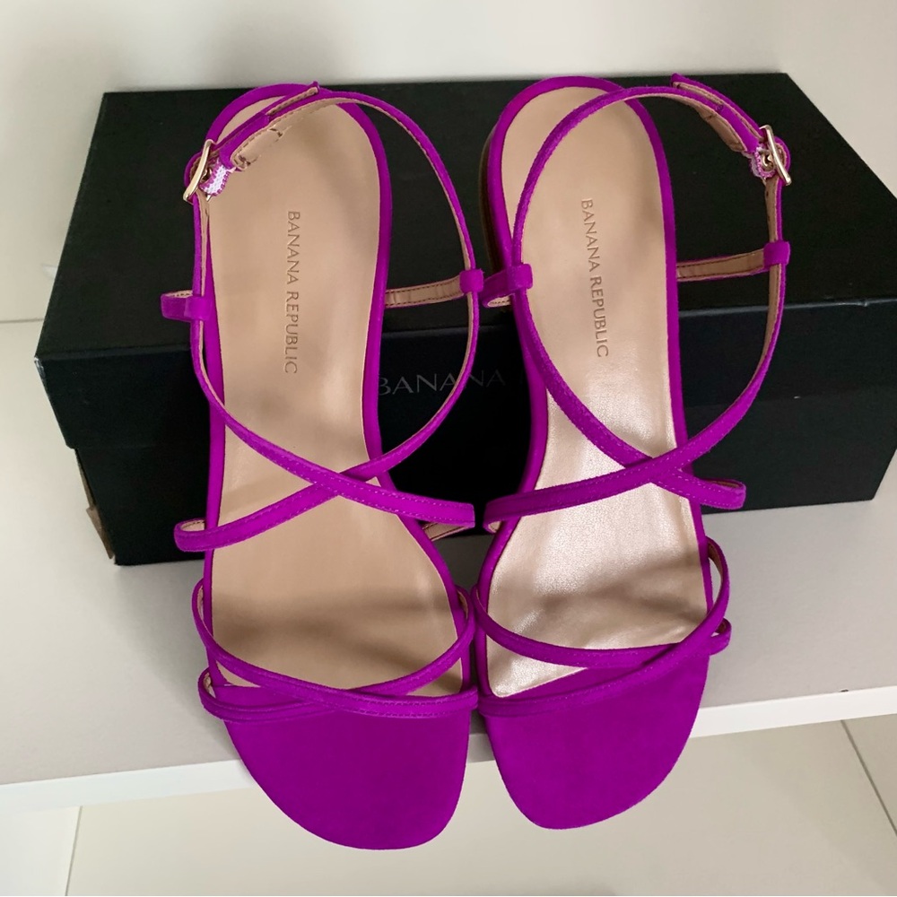 Banana Republic suede magenta Sandals